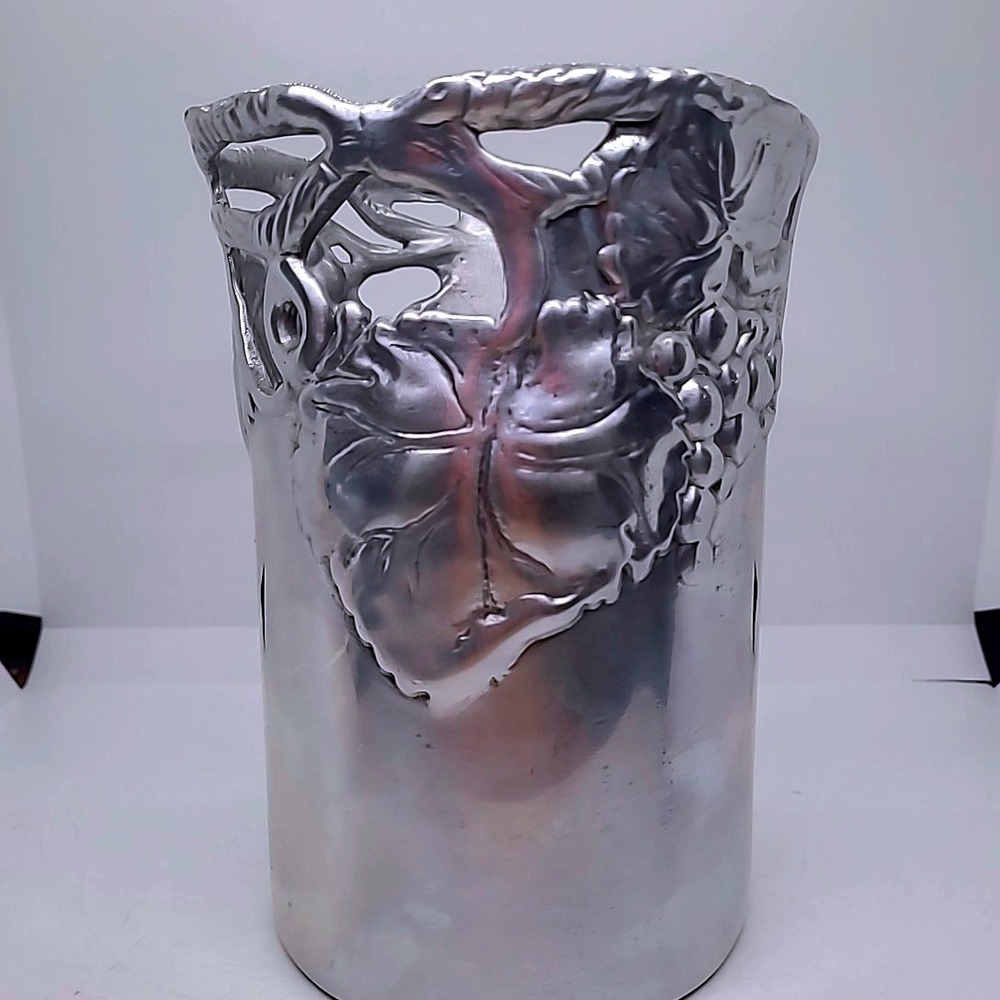 Vintage Arthur Court Grape Vine Wine Chiller Silver Aluminum Bottle Holder‎ Vase